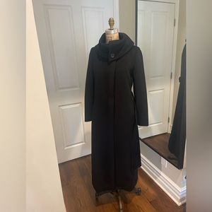 MaxMara Cashmere long coat. 90% virgin wool 10% cashmere. Made in Italy